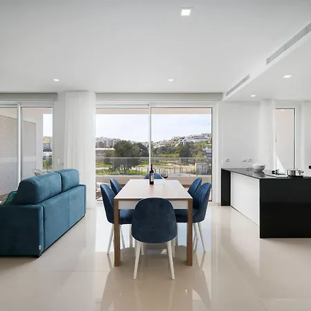 Marina View 11 With Pool By Homing Lagos