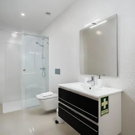 Marina View 11 With Pool By Homing * Lagos