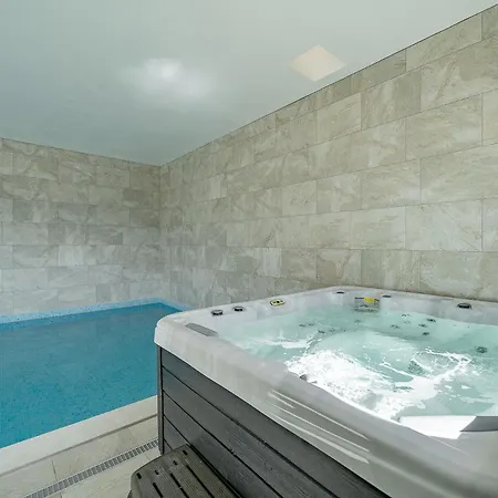 Marina View 11 With Pool By Homing * Lagos